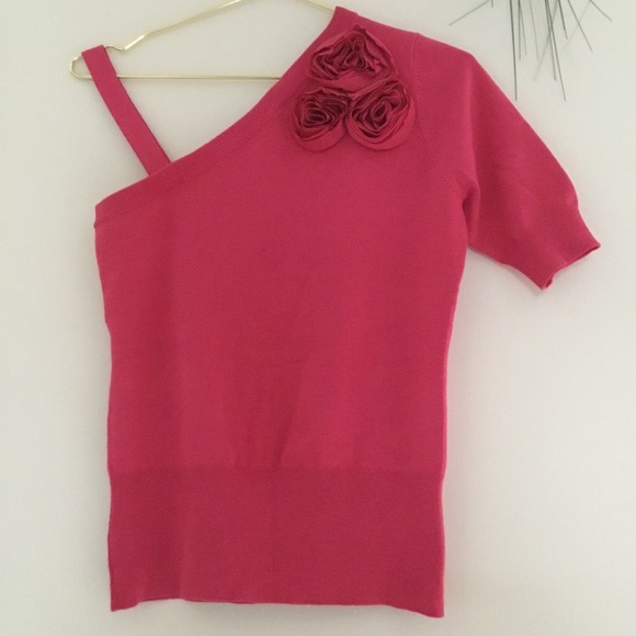 🌷Cache Open One Shoulder. Very In Style NOW 🤩 - Picture 1 of 9